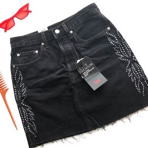 Levi’s High-Rise Deconstructed Skirt